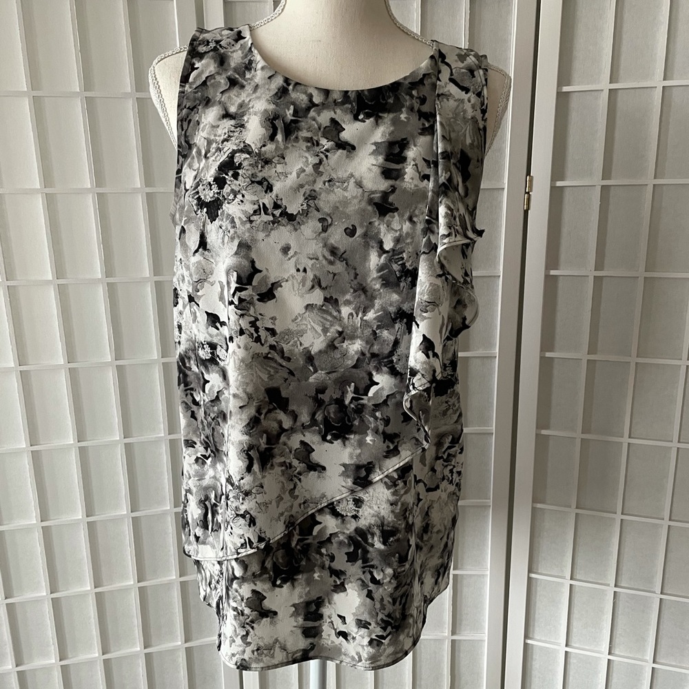 Black & white sleeveless top